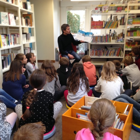 A la bibliothèque... A la bibliothèque...