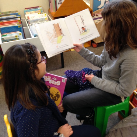 A la bibliothèque... A la bibliothèque...