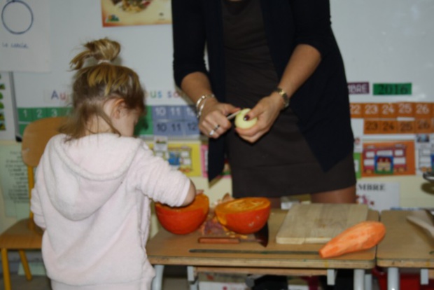 Pour terminer notre travail sur l'automne, nous avons cuisiné une soupe de potimarron. Pour terminer notre travail sur l'automne, nous avons cuisiné une soupe de potimarron.