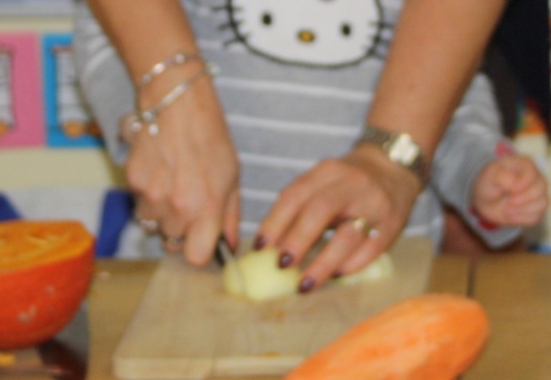 Pour terminer notre travail sur l'automne, nous avons cuisiné une soupe de potimarron. Pour terminer notre travail sur l'automne, nous avons cuisiné une soupe de potimarron.