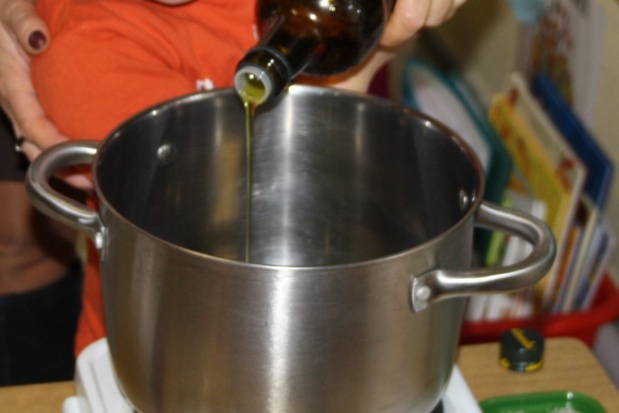 Pour terminer notre travail sur l'automne, nous avons cuisiné une soupe de potimarron. Pour terminer notre travail sur l'automne, nous avons cuisiné une soupe de potimarron.