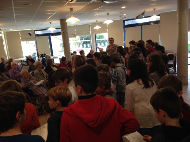 Les CM à la rencontre des personnes âgées Les CM à la rencontre des personnes âgées