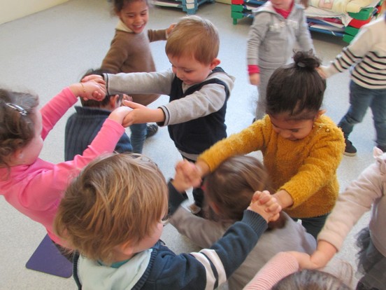 Danses et déguisements pour le Carnaval !  Danses et déguisements pour le Carnaval !