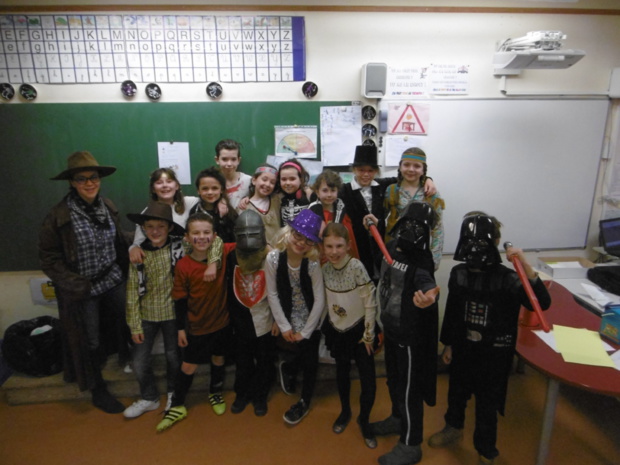 Indiennes, magicienne, princesses, vampire, footballeur, cowboys, chevalier, Dark Vador, danseuses, skelette, les CM1 étaient fin prêts pour ce carnaval 2017. Indiennes, magicienne, princesses, vampire, footballeur, cowboys, chevalier, Dark Vador, danseuses, skelette, les CM1 étaient fin prêts pour ce carnaval 2017.