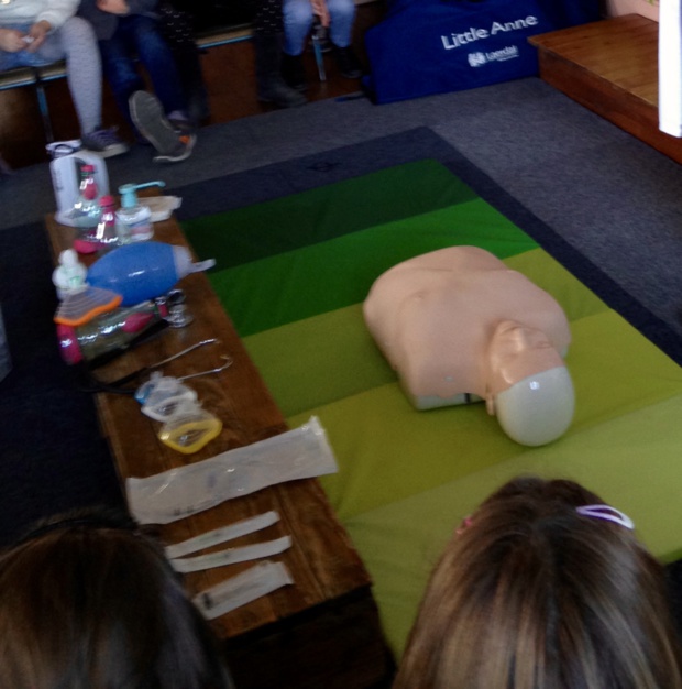 Porter secours.... Porter secours....