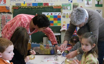 Bricolages avec les parents dans la classe de Sylvie