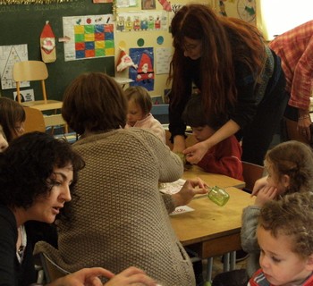 Bricolages avec les parents dans la classe de Sylvie