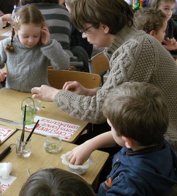 Bricolages avec les parents dans la classe de Sylvie