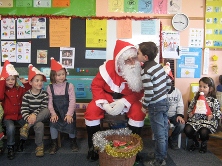 Le Père Noël est venu dans notre classe! Le Père Noël est venu dans notre classe!