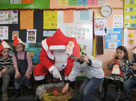 Le Père Noël est venu dans notre classe! Le Père Noël est venu dans notre classe!