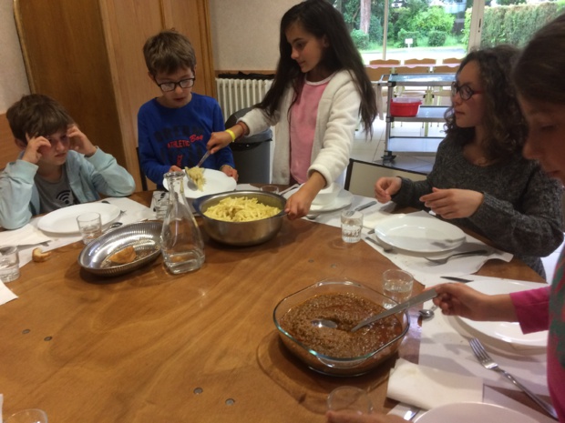 Dîner des CM1 Dîner des CM1