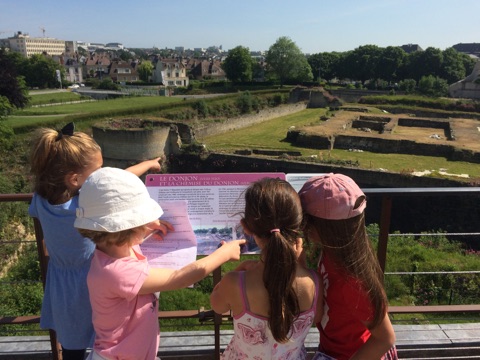 Visite de l'Abbaye aux Dames et du Château de Caen pour les CP-CE1 Visite de l'Abbaye aux Dames et du Château de Caen pour les CP-CE1