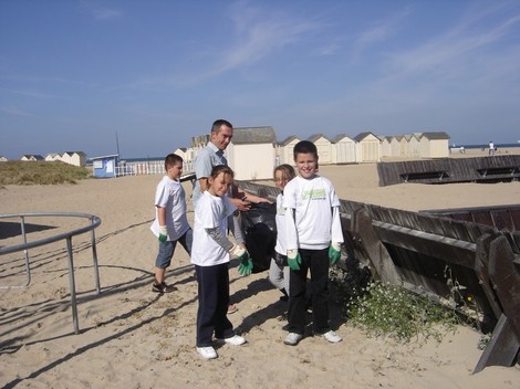 Nettoyons la plage... Nettoyons la plage...