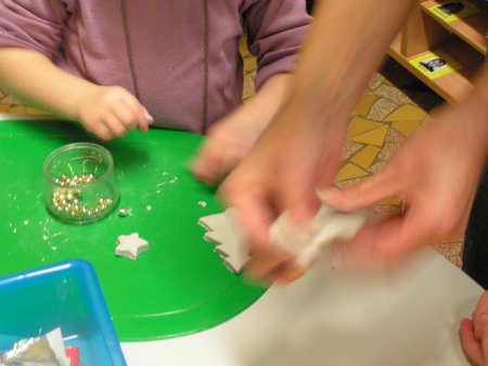 Les petites mains en pleine action... Les petites mains en pleine action...