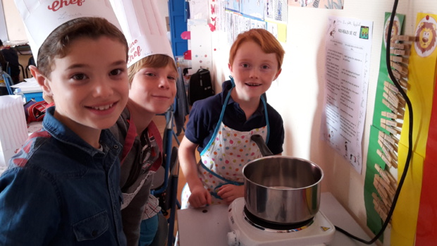 Les CM1 réalisent des Roses des Sables Les CM1 réalisent des Roses des Sables