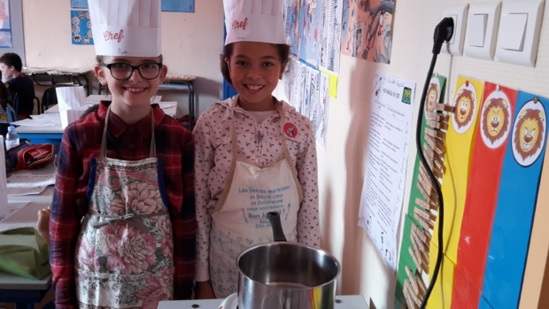 Les CM1 réalisent des Roses des Sables Les CM1 réalisent des Roses des Sables