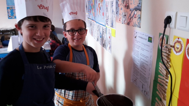 Les CM1 réalisent des Roses des Sables Les CM1 réalisent des Roses des Sables