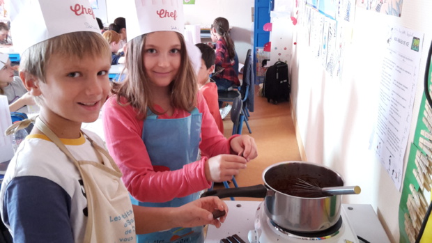Les CM1 réalisent des Roses des Sables Les CM1 réalisent des Roses des Sables