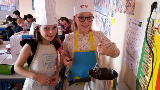 Les CM1 réalisent des Roses des Sables Les CM1 réalisent des Roses des Sables