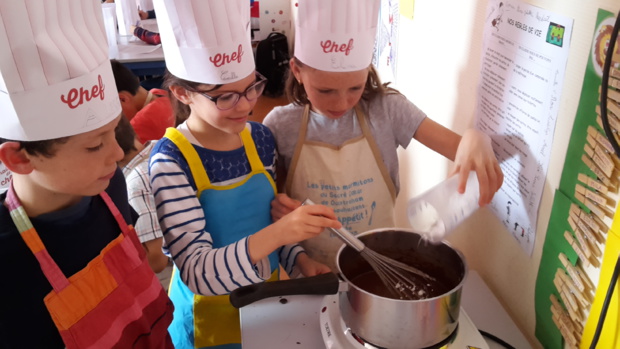 Les CM1 réalisent des Roses des Sables Les CM1 réalisent des Roses des Sables