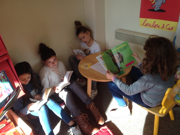 A la bibliothèque... A la bibliothèque...