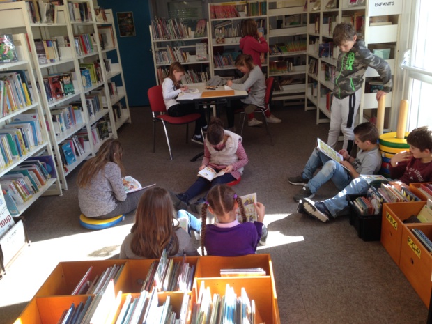 A la bibliothèque... A la bibliothèque...