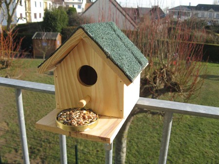 Un nichoir pour les oiseaux Un nichoir pour les oiseaux