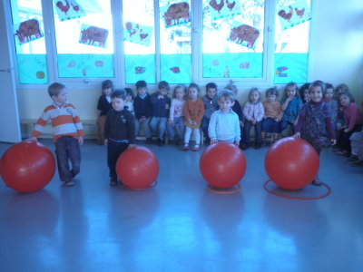 Les ballons rouges! Les ballons rouges!