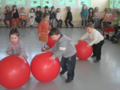 Les ballons rouges! Les ballons rouges!