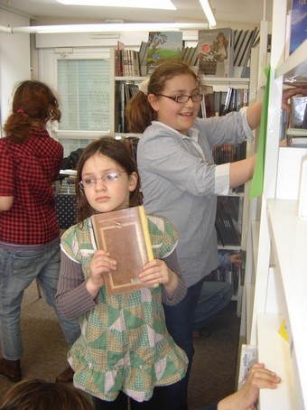 A la bibliothèque A la bibliothèque