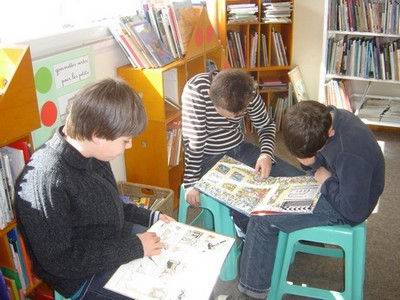 A la bibliothèque A la bibliothèque