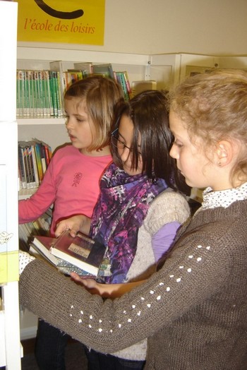 A la bibliothèque A la bibliothèque