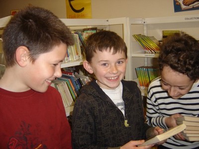 A la bibliothèque A la bibliothèque