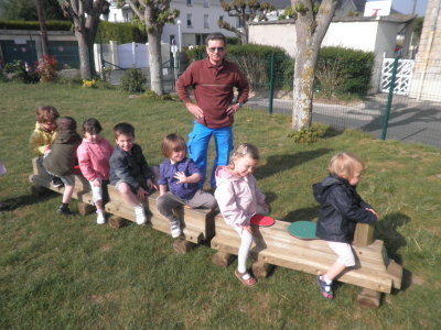 Tchou,tchou,prenons place dans le train! Tchou,tchou,prenons place dans le train!