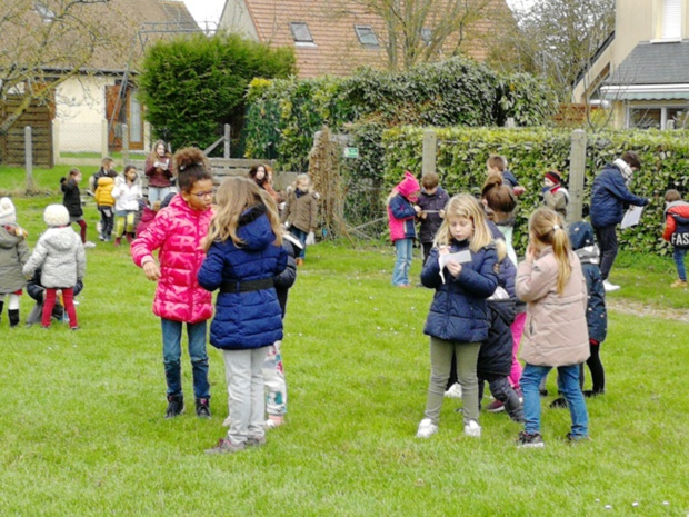 Chasse aux oeufs à l'école Chasse aux oeufs à l'école