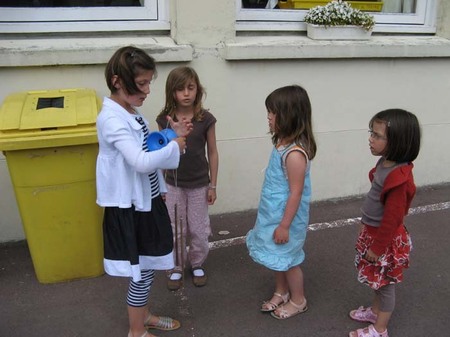 1ère récréation sur la cour des primaires 1ère récréation sur la cour des primaires