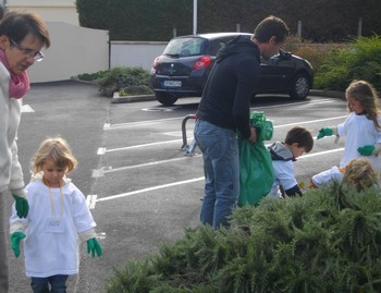 Nettoyons la nature Petite et Moyenne Section Nettoyons la nature Petite et Moyenne Section