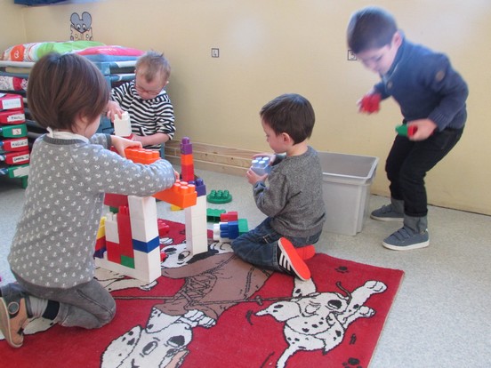 Des constructions,des machines  à l'école ...