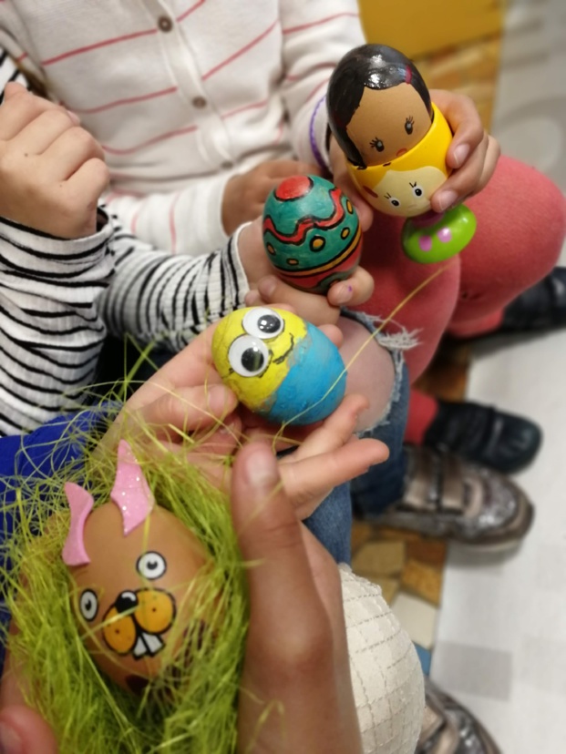 Egg rolling avec les CE1 et les CE2. Egg rolling avec les CE1 et les CE2.