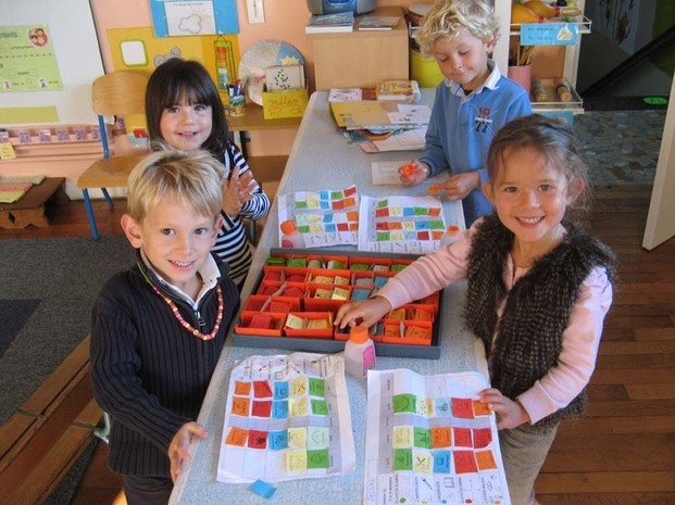 Les premiers jours de rentrée se sont écoulés et nous avons découvert notre classe. Après avoir pris connaissance des différentes activités et avoir établi nos règles de vie, nous devenons de vrais petits écoliers.