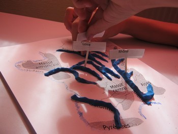 La carte de France en pâte à modeler