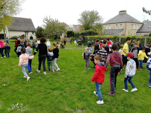 Chasse aux oeufs à l'école