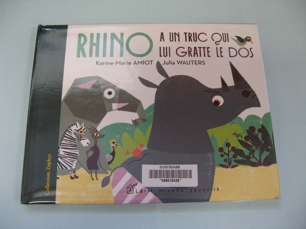 Aujourd'hui, nous avions notre rendez-vous mensuel à la bibliothèque.Bernadette nous a lu le livre "Rhino a un truc qui lui gratte le dos".