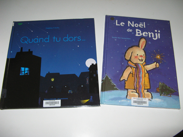 Vendredi, nous avons eu notre rendez-vous mensuel à la bibliothèque. Bernadette nous a lu deux livres; le premier "Quand tu dors" et le second "Le Noël de Benji". Vendredi, nous avons eu notre rendez-vous mensuel à la bibliothèque. Bernadette nous a lu deux livres; le premier "Quand tu dors" et le second "Le Noël de Benji".