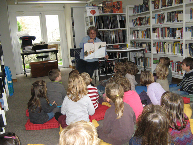 Nous avons rapporté en classe des livres de Noël que nous allons lire durant les 15 jours à venir.