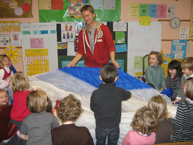 Cet après-midi, le papa de Malou est venu dans notre classe présenter le sport qu'il pratique.