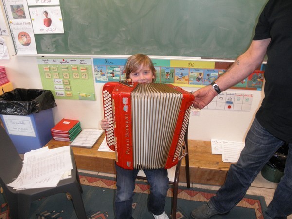 Un accordéoniste dans la classe