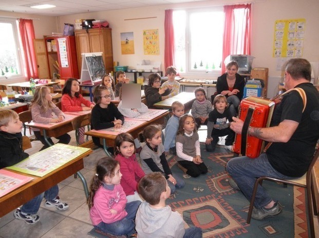 Un accordéoniste dans la classe