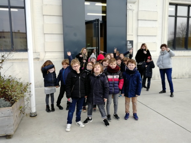 Les CE1/CE2 visitent l'exposition du Pavillon Les CE1/CE2 visitent l'exposition du Pavillon