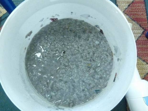 Mixer le contenu du seau comme pour faire de la soupe de papier ! Mixer le contenu du seau comme pour faire de la soupe de papier !